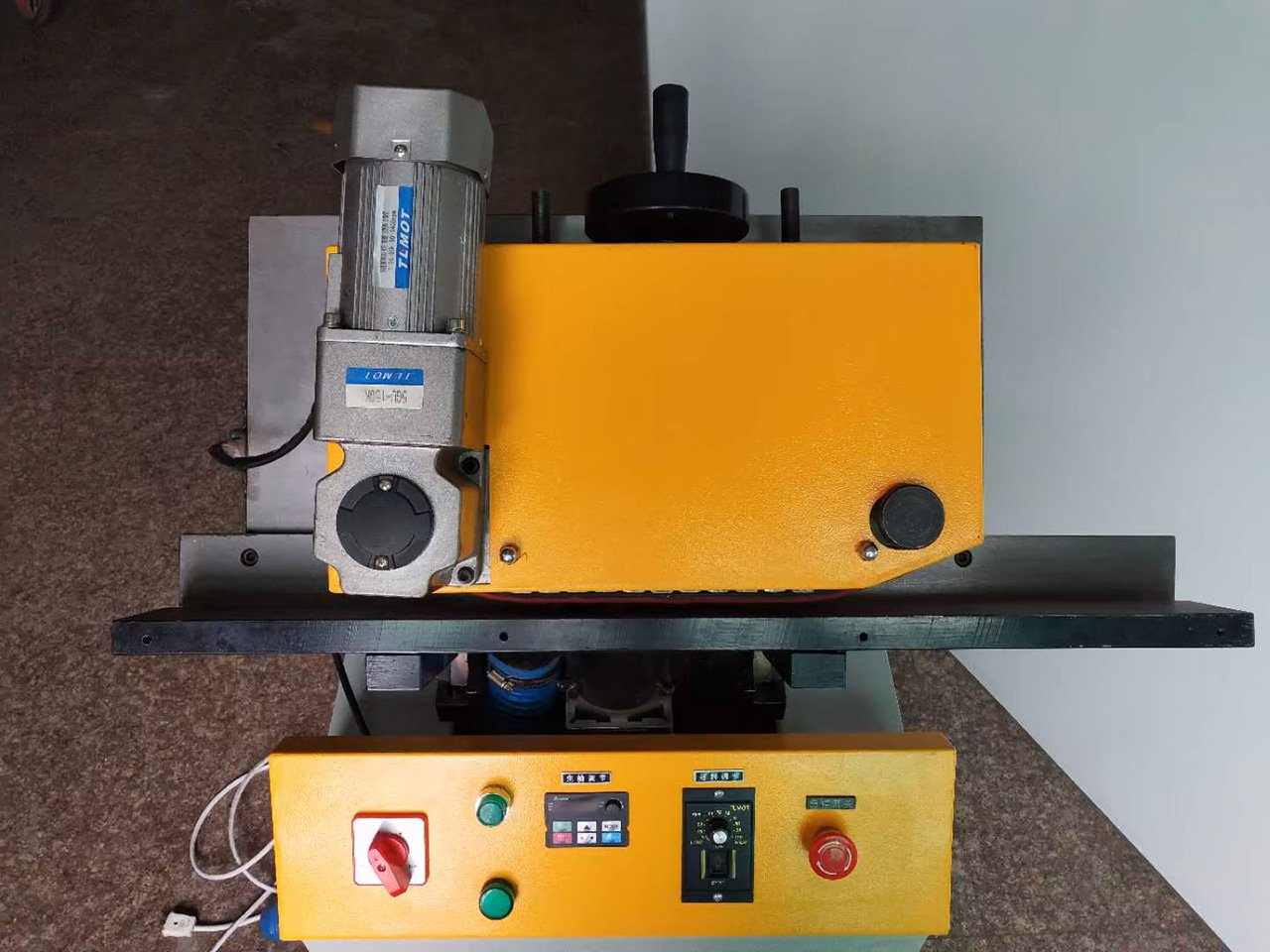 U-P2000V Acrylic Polisher Feeding and Conveyor System